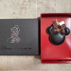 Disney Coach Minnie Mouse Pink Bow Hangtag Keychain Bag Charm 
