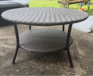 Round wicker table, indoor/ outdoor