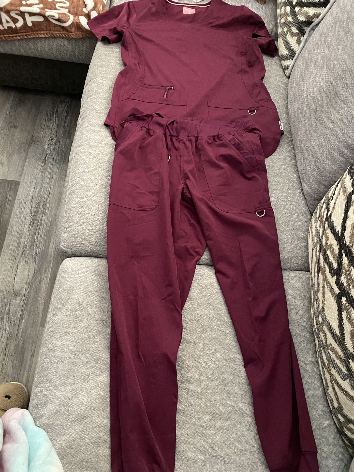 WOMENS SCRUBS-MEDIUM