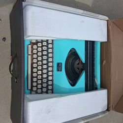 Royal classic type writer