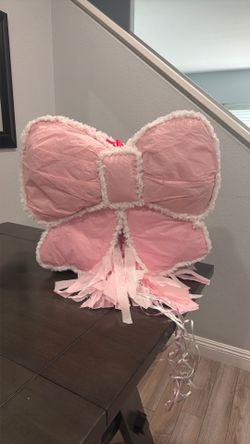 BOW PINATA  CUSTOM MADE