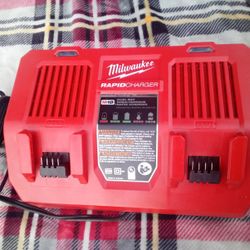 Milwaukee M18 Dual Bay Simultaneous Rapid Charger