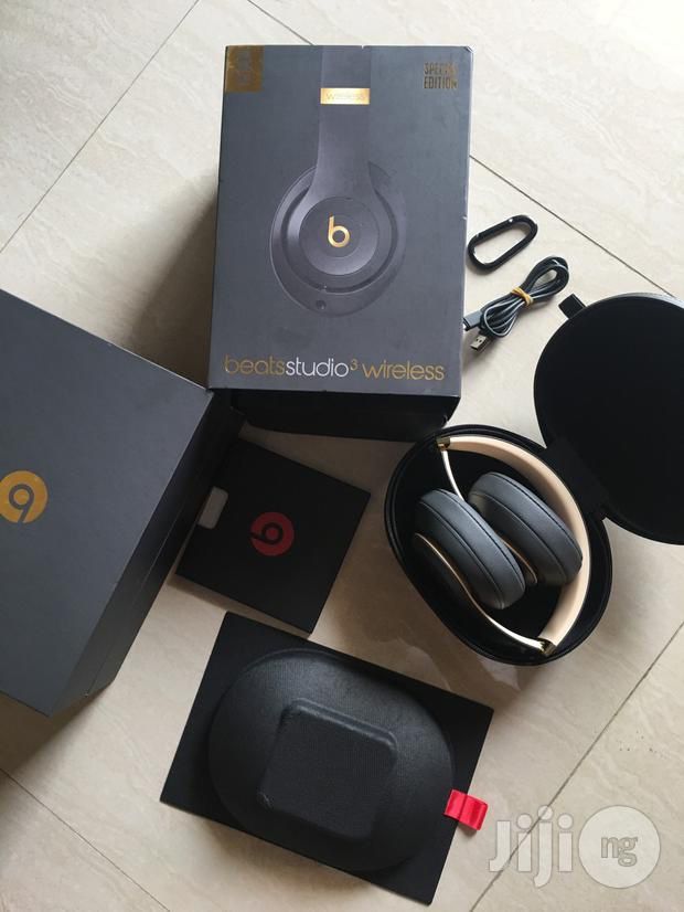WIRELESS beats studio 3 grey and gold special edition 2019. (Brand New)