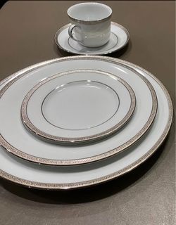 Dinnerware set, service for 8