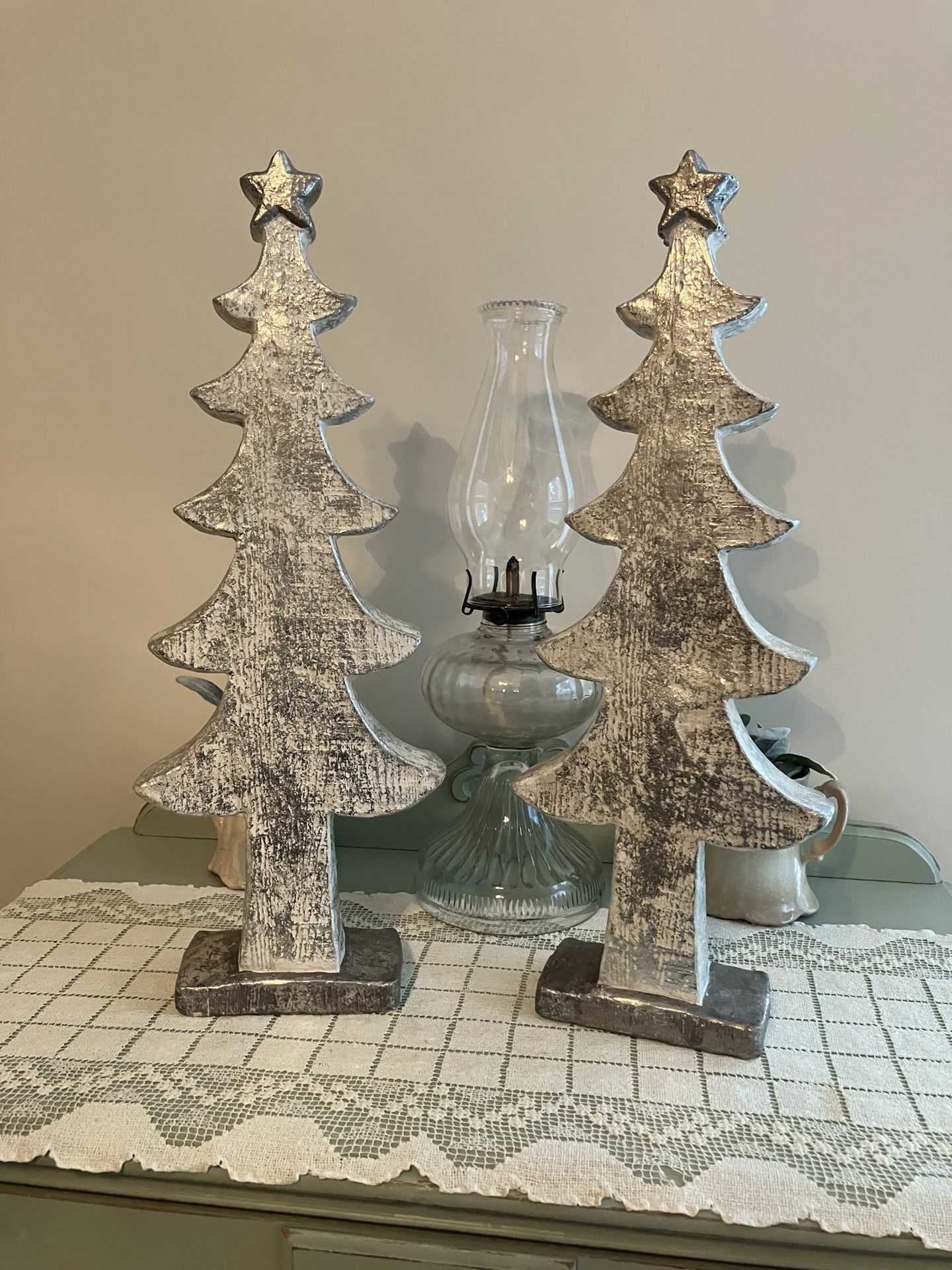 Pretty Resin Christmas Tree “statues” Can Ship 