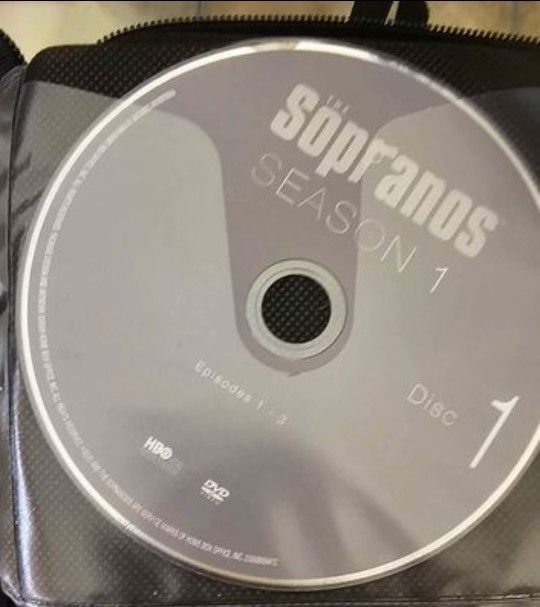 Sopranos Disc set- Season1-6 - season 4 disc 1 &2 missing