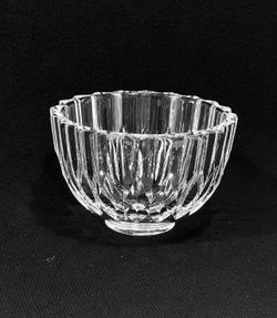 VINTAGE ORREFORS SOFIERO BOWL CRYSTAL CUT DESIGNED BY GYNNAR CYREN IN 1960’s. 