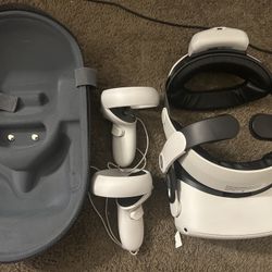 Quest 2 VR with Case And Head strap + Remotes 