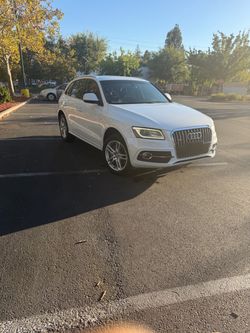 Audi Q5 White SUV