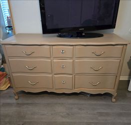 Dresser