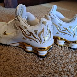 Gold Nike Shox for Sale in Wht Settlemt TX OfferUp