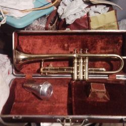 Vintage Olds Ambassador Trumpet. C.1962. Complete.