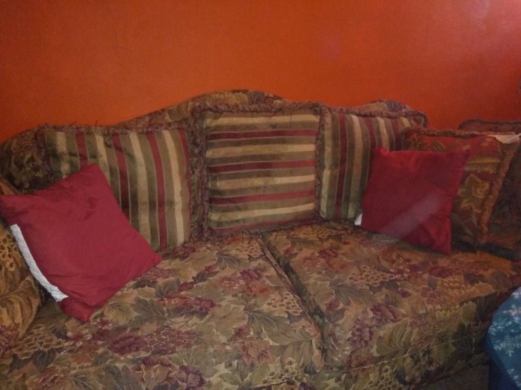 Nice matching floral couch and loveseat ,, 100 for both