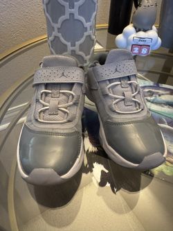 Children's sneakers in perfect condition 