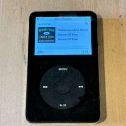 iPod Model:A1136 5thGen 80GB White Tested Good w/9710-Songs-Charg Read Info Blw