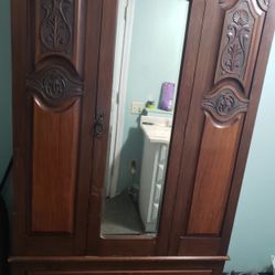 Armoire- Free