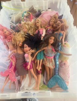 Box of Barbies, clothes and accessories 15+ Barbie dolls