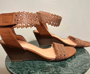 New women's summer shoes.Size 8. $35.