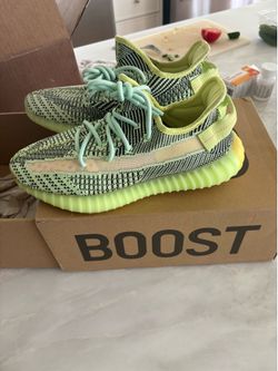 Yeezy Boost 350 V2 Yeeree color  size 8.5M or 10W