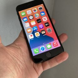 iPhone 7 128gb. Like New And Unlocked! 