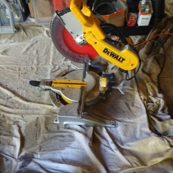 Dewalt DES716 Double Bevel Compound Miter Saw 