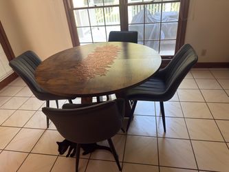 Mesa y 4 sillas