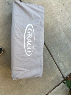 Pack and play with changing pad