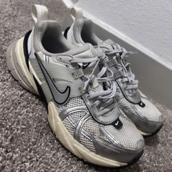Nike Women's V2K Run Shoes
