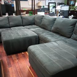 Large 3-Piece Sectional Chaise and Ottoman - Gray

