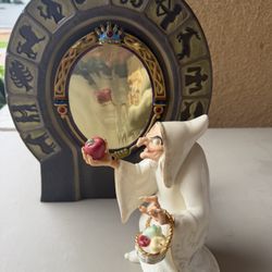 WDCC Snow White Magic Mirror What Woukdst Thou Know, My Queen? Figurine Plus The Witch