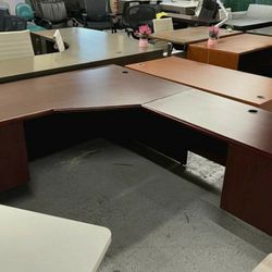 MOHAGONY and CHERRYWOOD L-SHAPED DESKS *can deliver