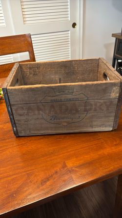 Canada Dry wooden soda case
