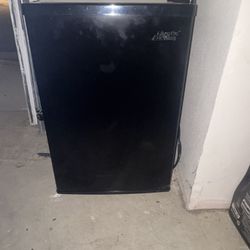 Mini Fridge (Excellent Condition)