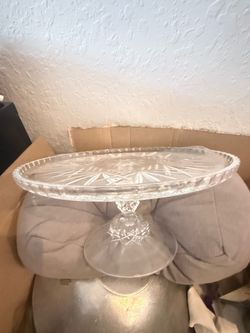 Glass cake stand