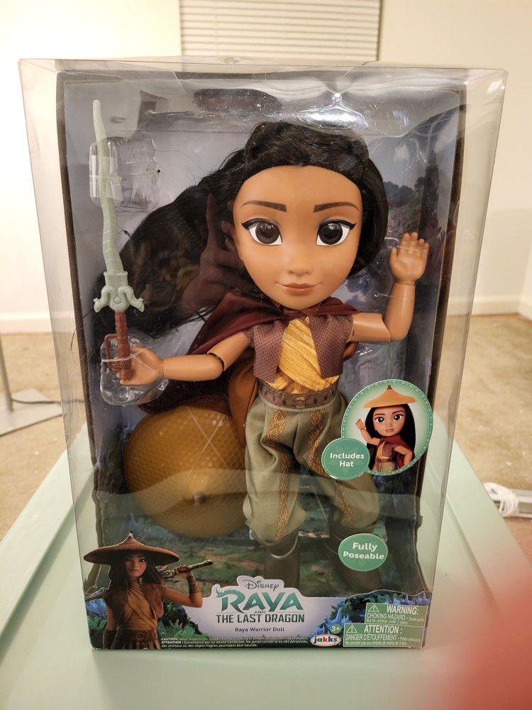 SET: Raya last dragon doll, & Tuk Tuk toy