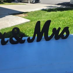 Mr & Mrs Sign