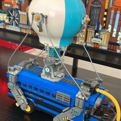 Lego Fortnite Battle Bus 