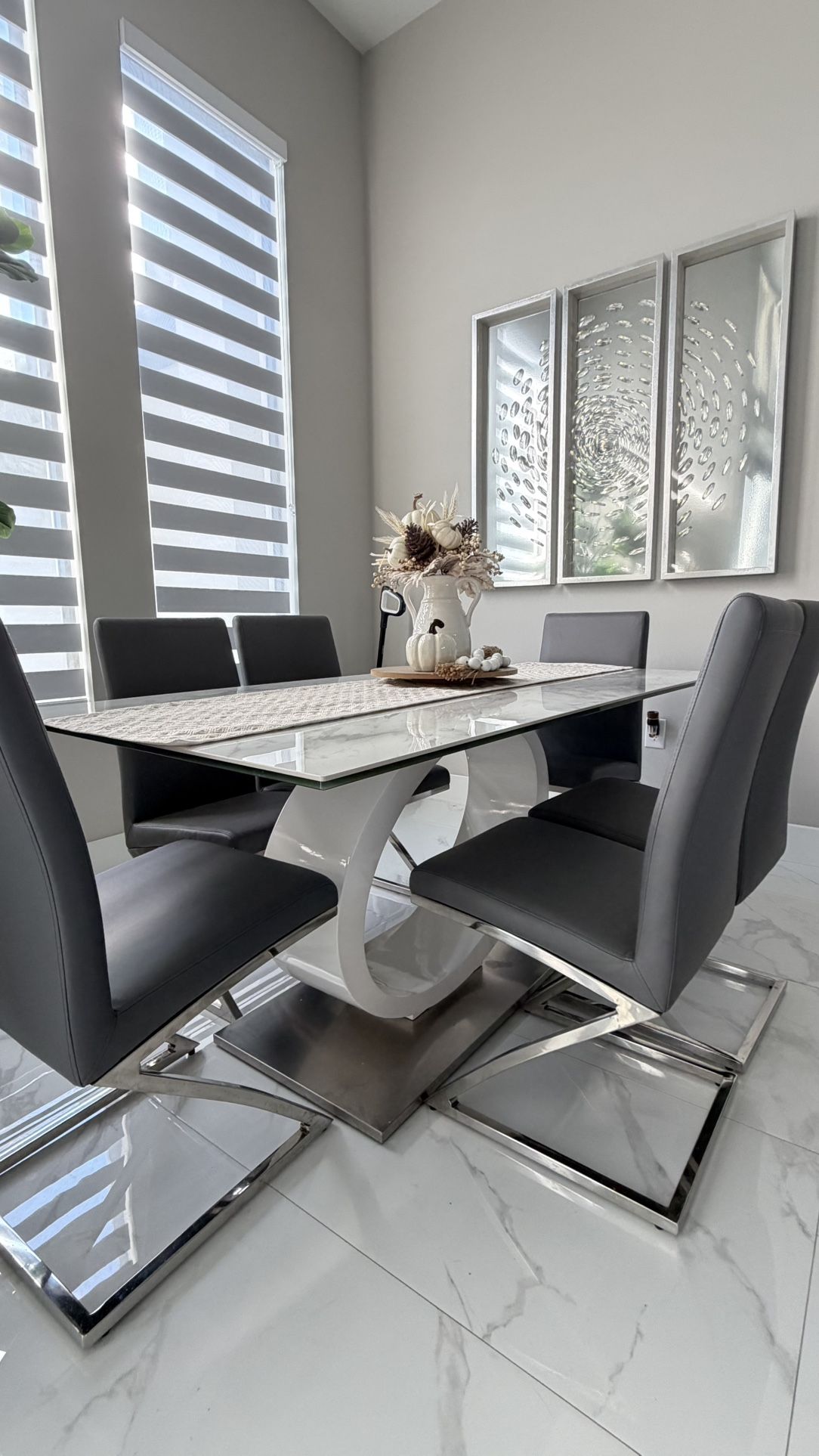 El dorado Dining table set