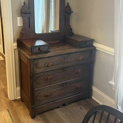 Dresser With Mirror 