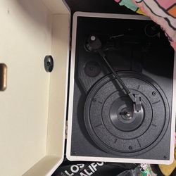 Portable suitcase turntable