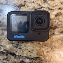 GoPro Action Camera + Charger – Works Great