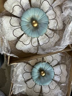 2 Wooden Flower Home Decor