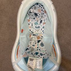 Fisher-Price 4-in-1 Baby to Toddler Bath Tub (Climbing Leaves)