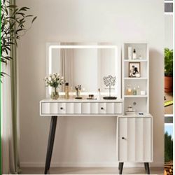 White Vanity Table With Touch Mirror LED. 