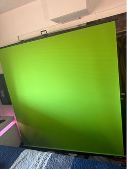 Portable retractable green screen