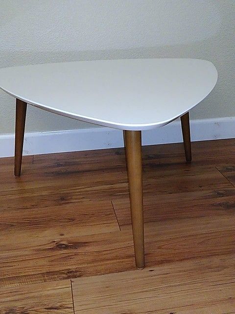 Gorgeous Modern Coffee Table Geometric Beveled Gloss White Triangular Wood Dowel Legs Delivery Possible