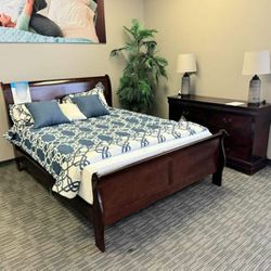 LOUIS PHILIP CHERRY SLEIGH BEDROOM SET (Bed, Dresser, Nightstand and Mirror