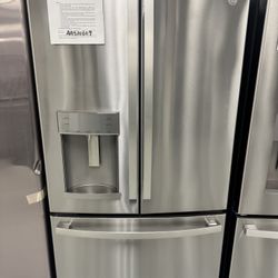 GE 27.7-cu ft French boor Refrigerator with Ice Maker 