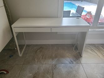 Computer desk escritorio