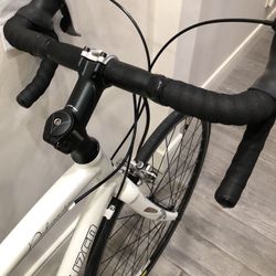 Woman’s Specialized Road Bike Alum/Carbon Tuned Ready/Ride 